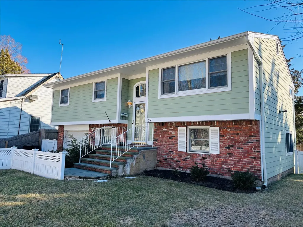 22 Bell Lane Bayville NY 11709