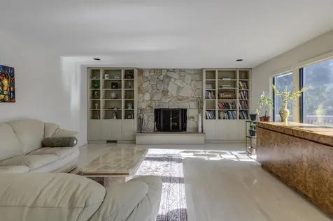 1 Meadowlark Lane Oyster Bay Cove NY 11771