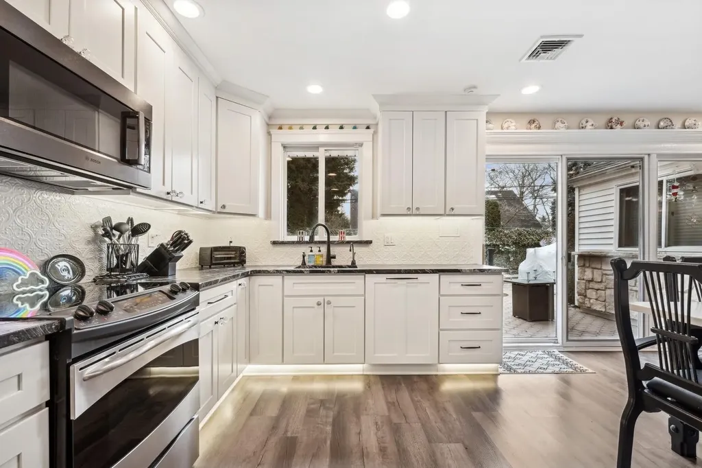 15 Range Drive Merrick NY 11566