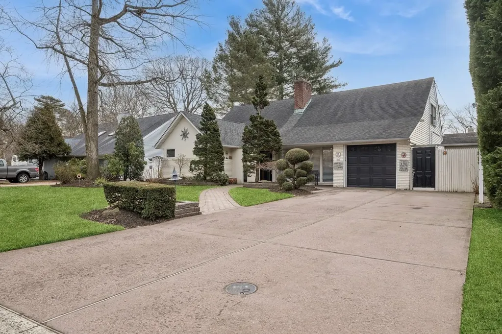 15 Range Drive Merrick NY 11566