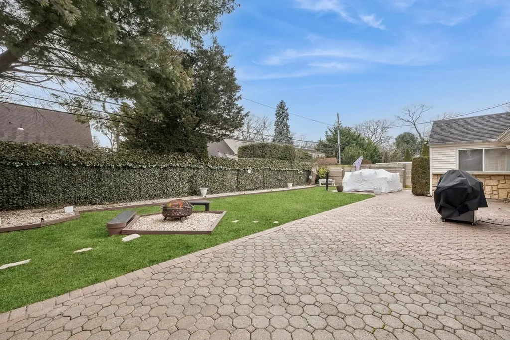 15 Range Drive Merrick NY 11566