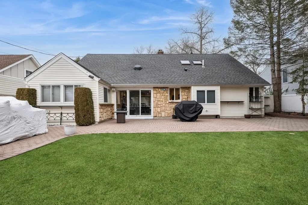 15 Range Drive Merrick NY 11566