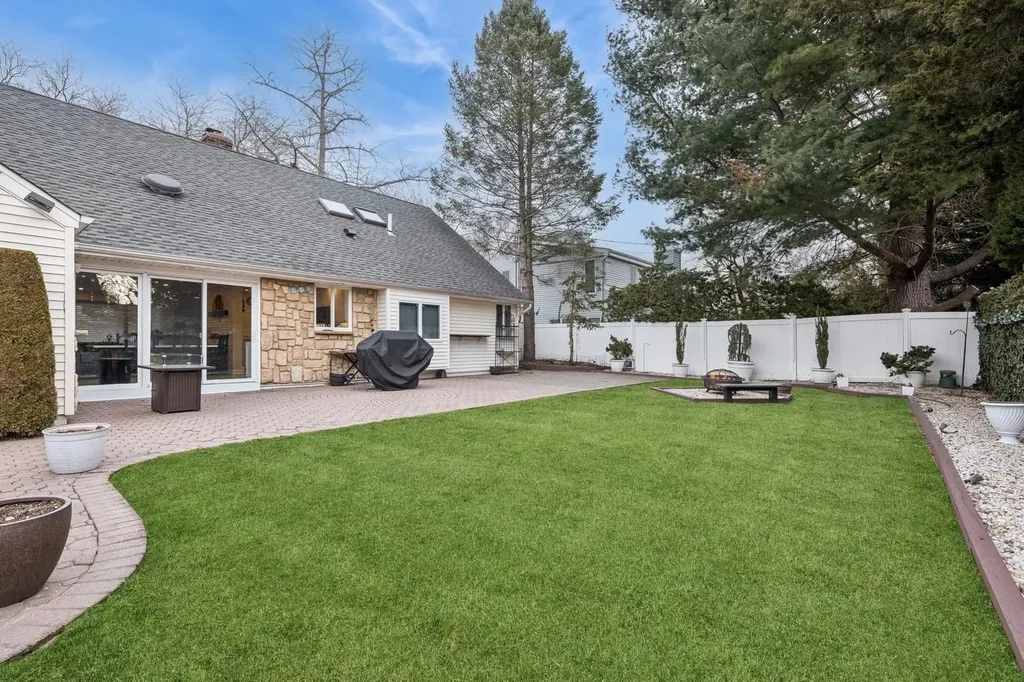 15 Range Drive Merrick NY 11566