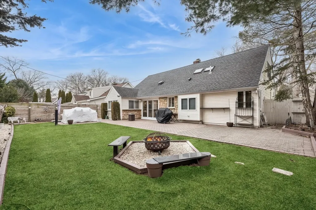 15 Range Drive Merrick NY 11566