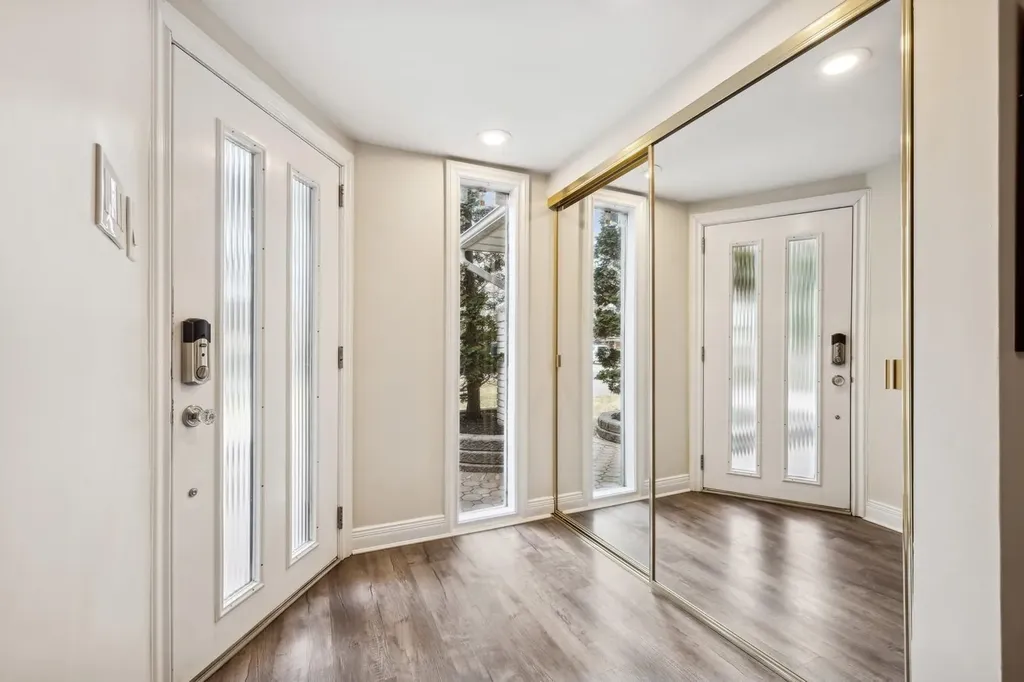 15 Range Drive Merrick NY 11566