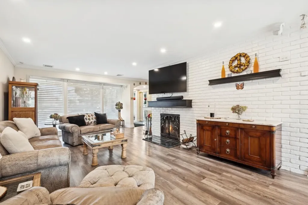 15 Range Drive Merrick NY 11566