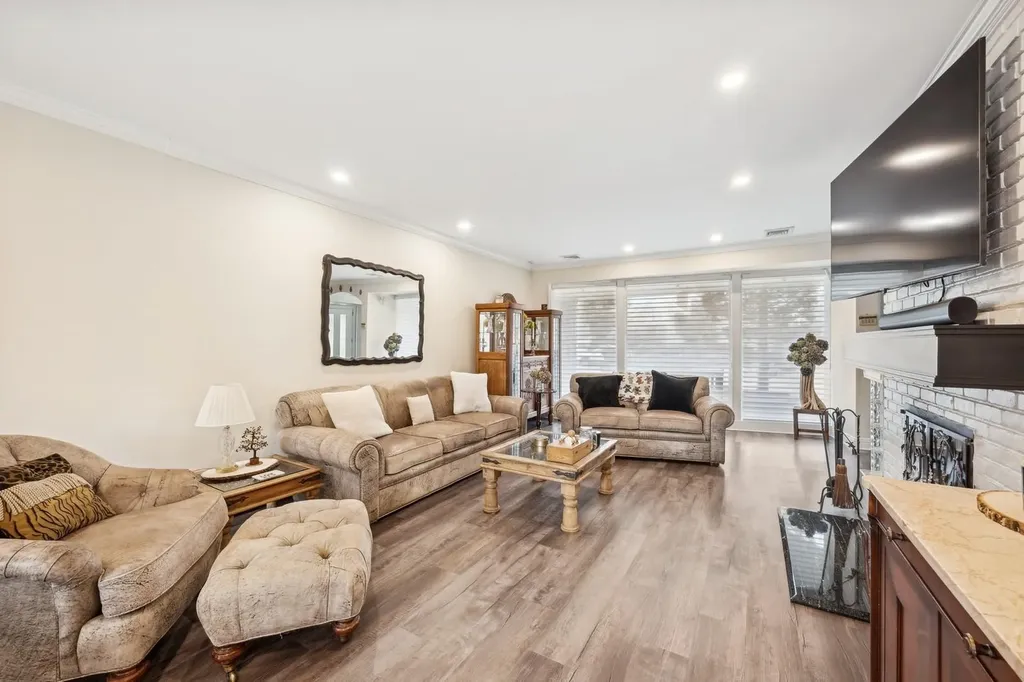 15 Range Drive Merrick NY 11566