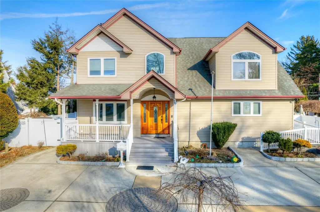 15 Palm Lane Westbury NY 11590