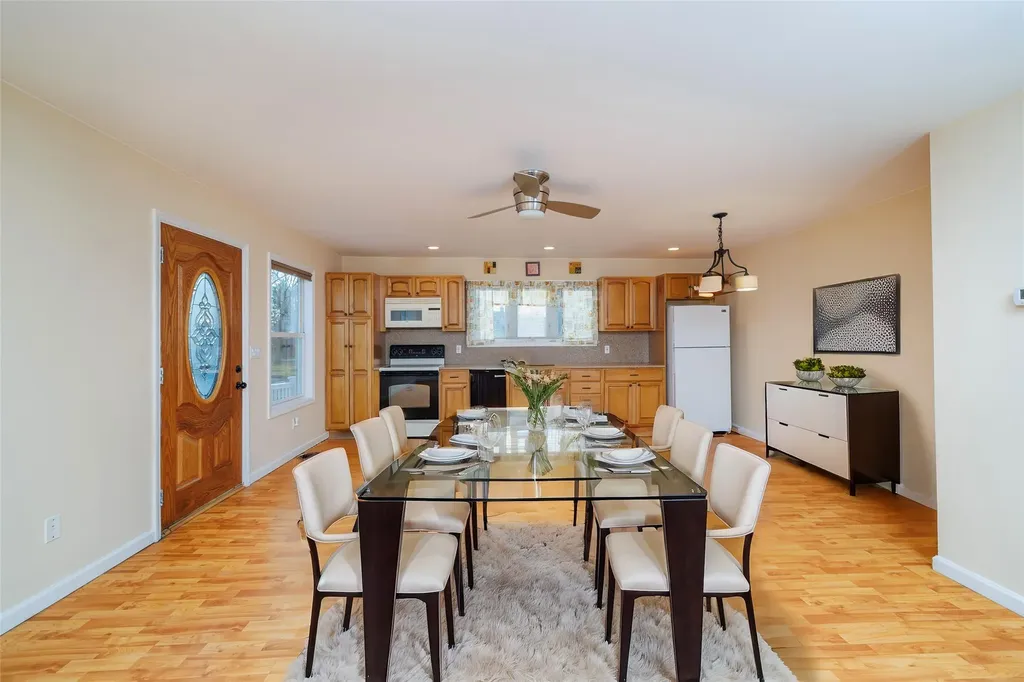 15 Palm Lane Westbury NY 11590