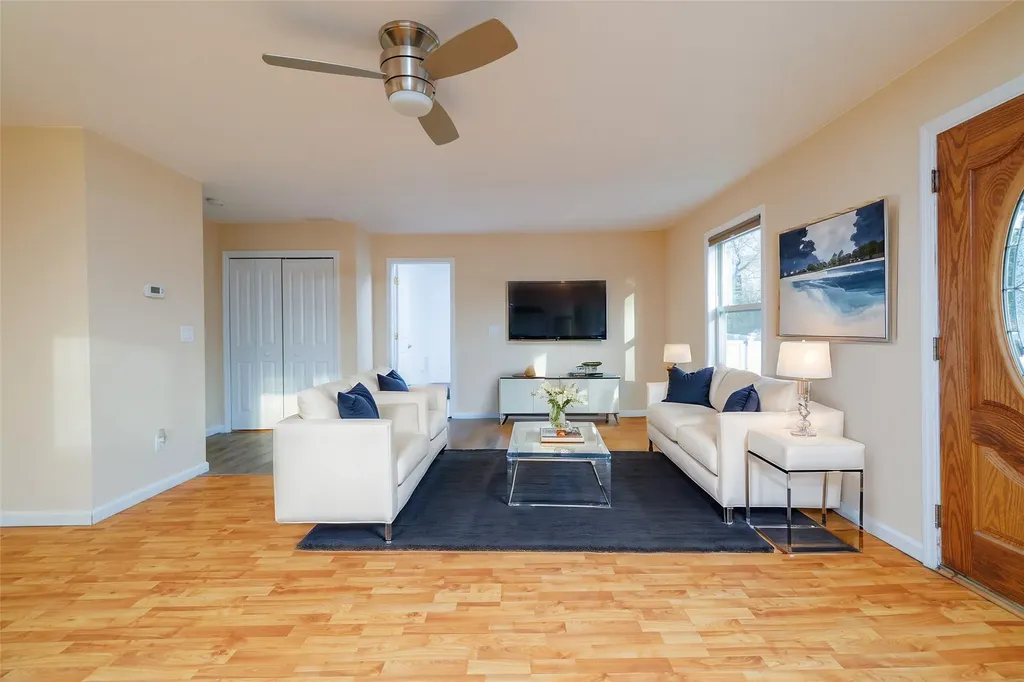 15 Palm Lane Westbury NY 11590