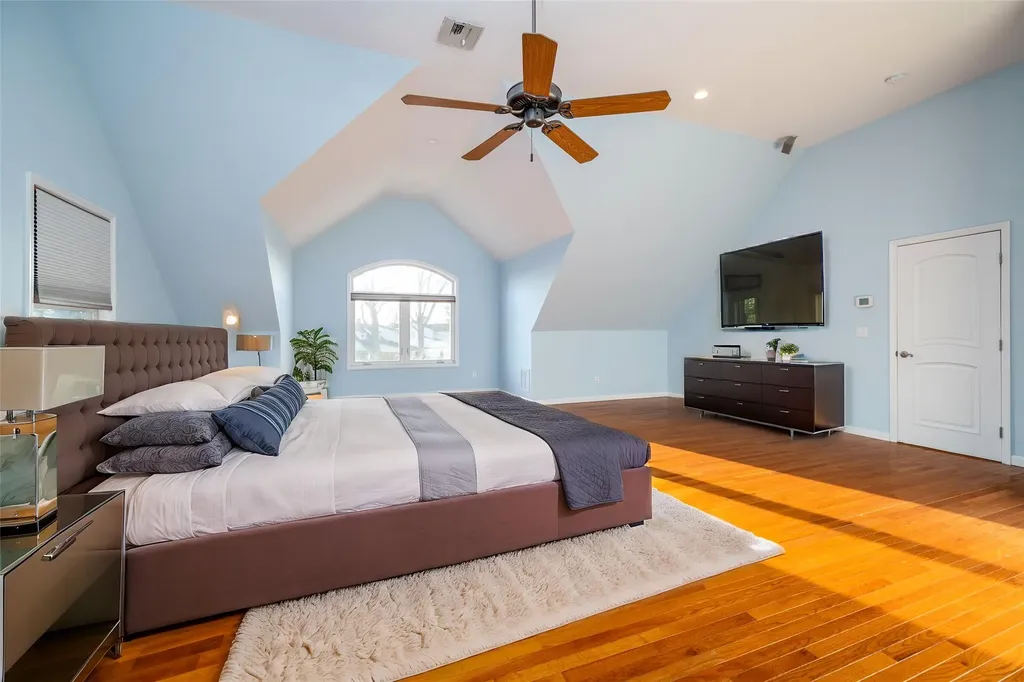 15 Palm Lane Westbury NY 11590