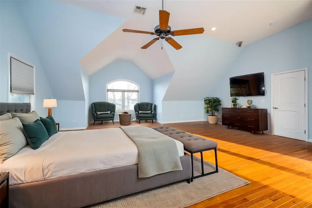 15 Palm Lane Westbury NY 11590