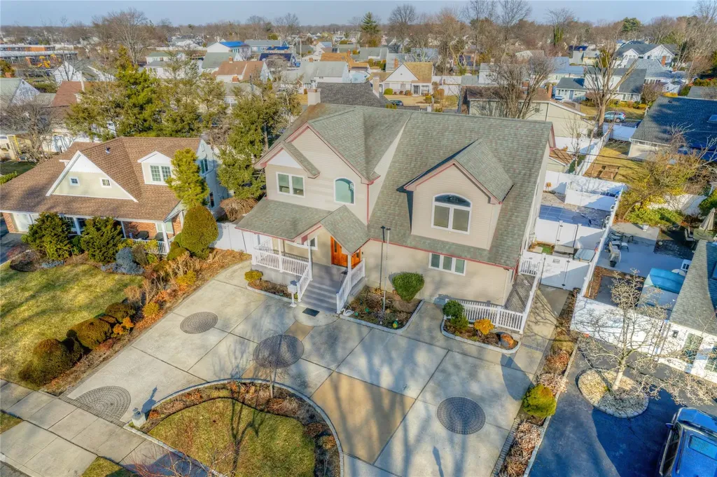 15 Palm Lane Westbury NY 11590