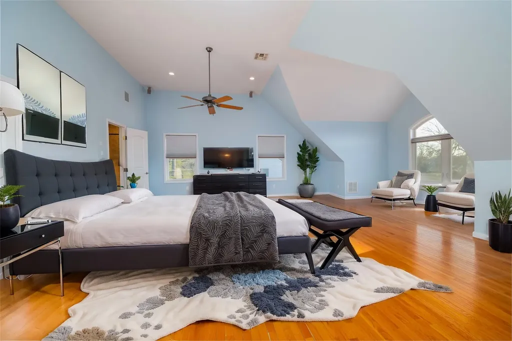 15 Palm Lane Westbury NY 11590
