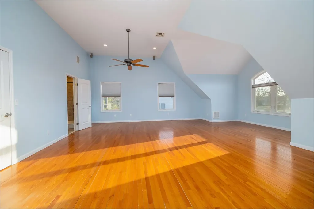 15 Palm Lane Westbury NY 11590