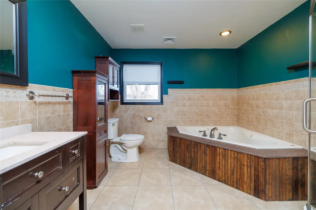 15 Palm Lane Westbury NY 11590