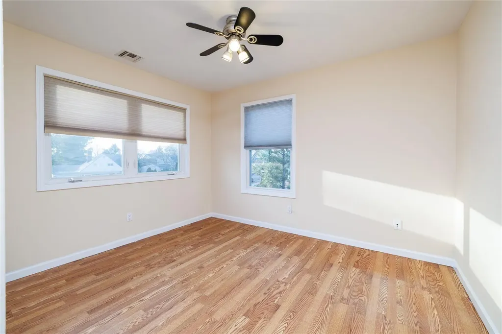 15 Palm Lane Westbury NY 11590