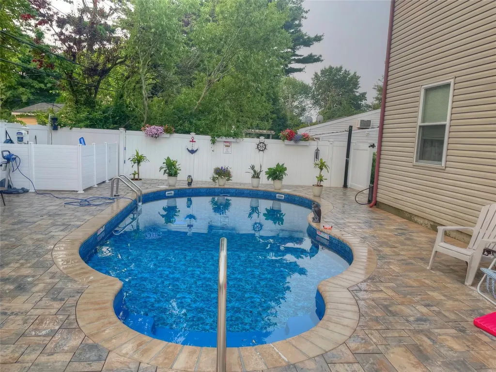 15 Palm Lane Westbury NY 11590