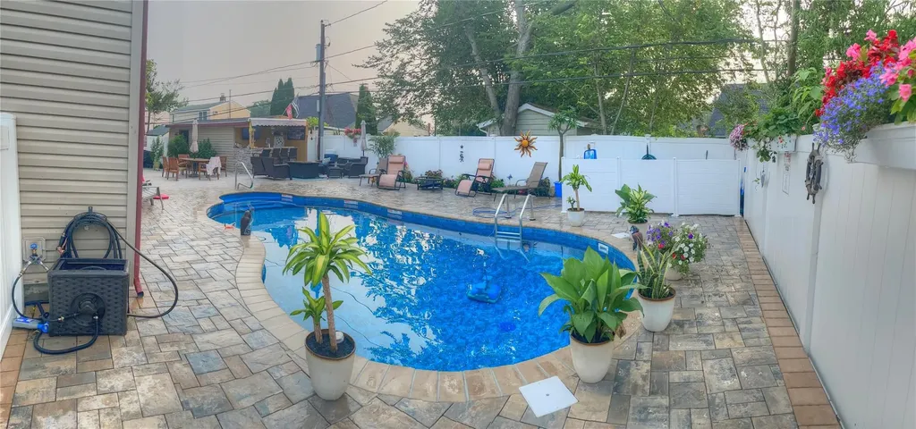 15 Palm Lane Westbury NY 11590