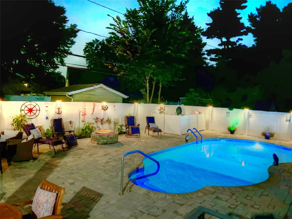 15 Palm Lane Westbury NY 11590