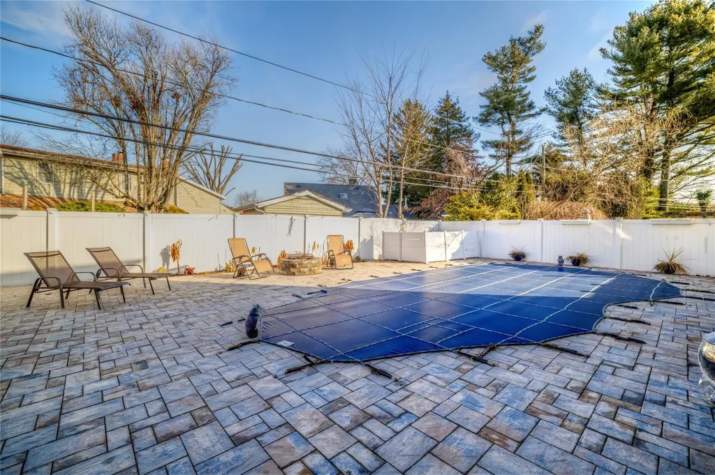 15 Palm Lane Westbury NY 11590
