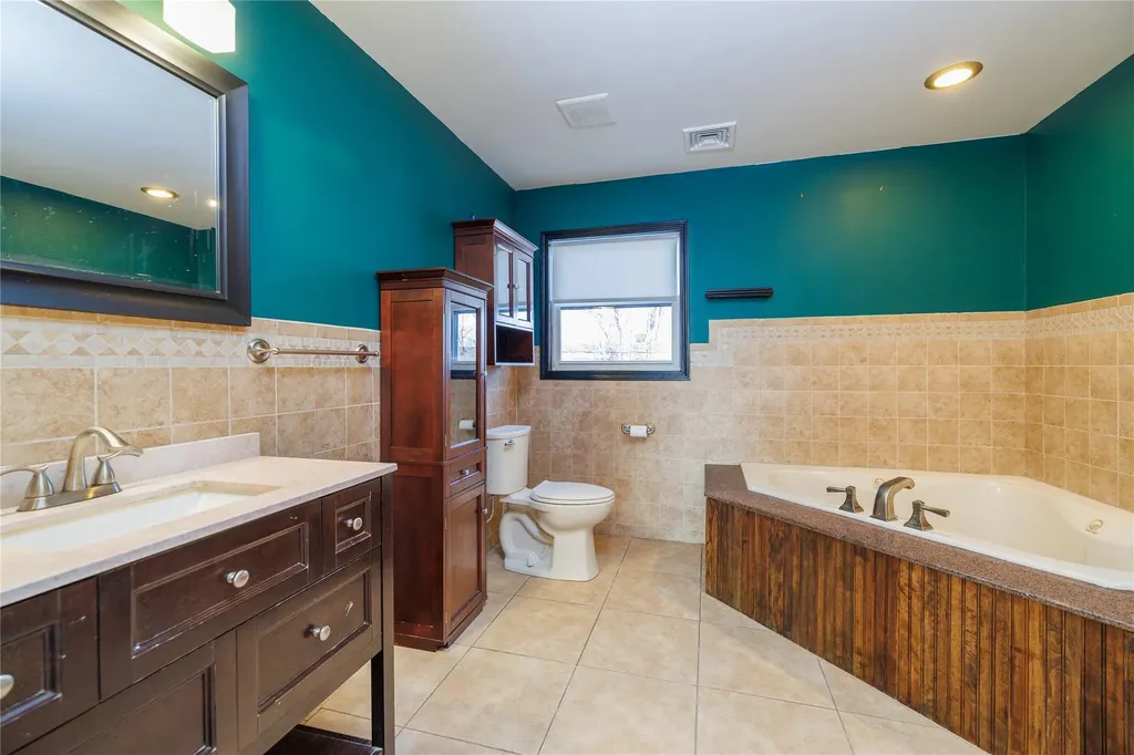 15 Palm Lane Westbury NY 11590