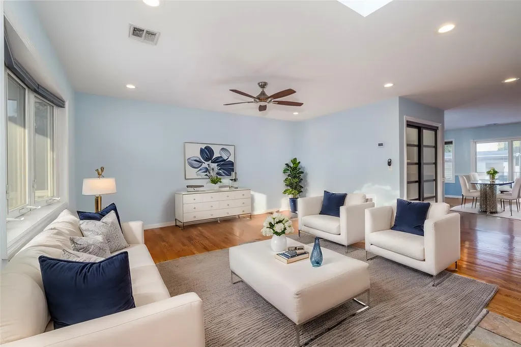 15 Palm Lane Westbury NY 11590
