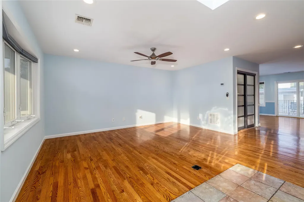 15 Palm Lane Westbury NY 11590