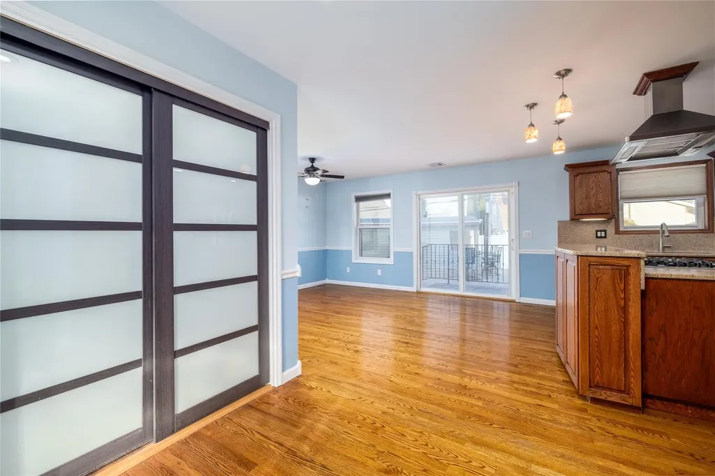 15 Palm Lane Westbury NY 11590