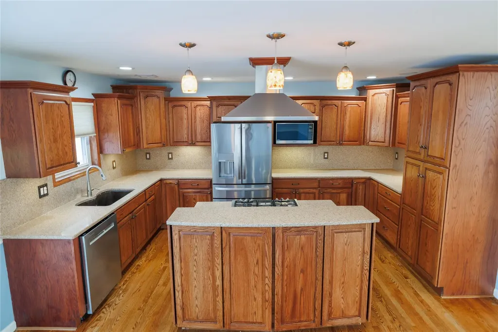 15 Palm Lane Westbury NY 11590