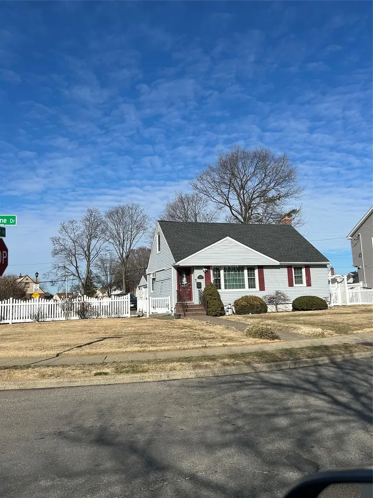 1096 Shelburne Drive Franklin Square NY 11010
