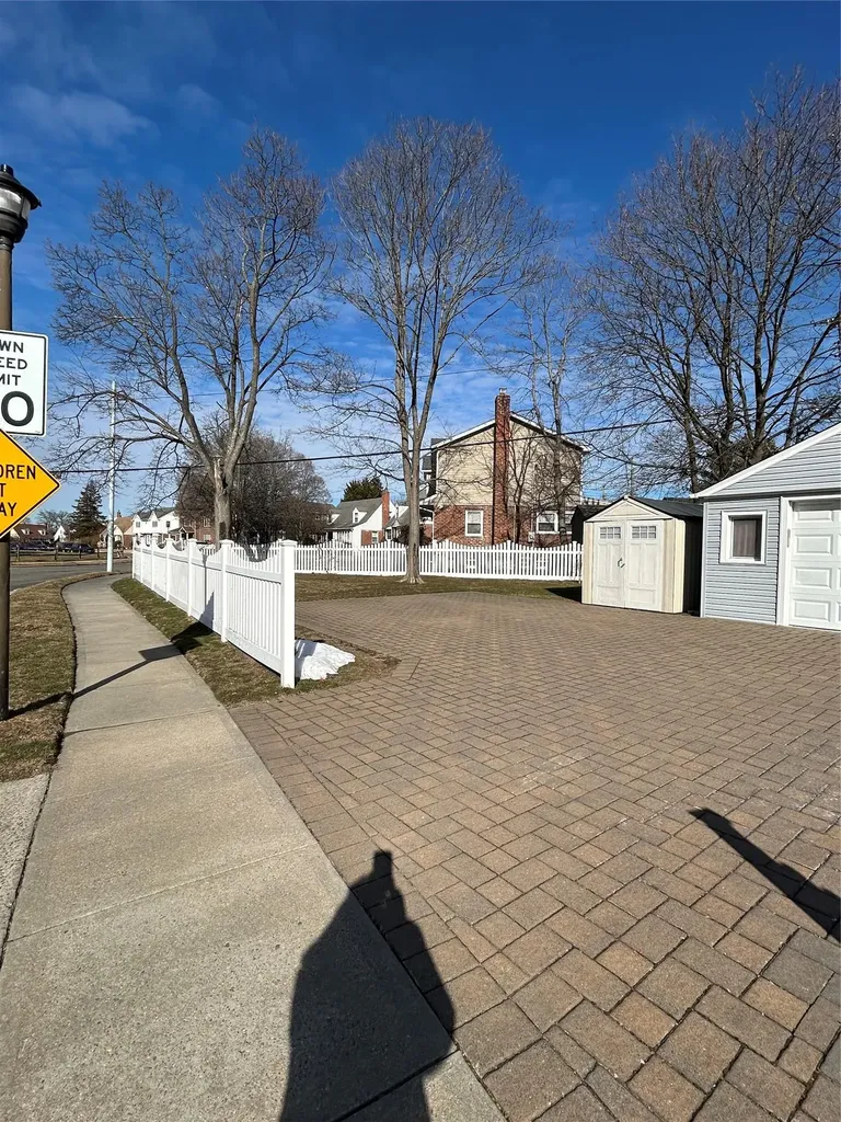 1096 Shelburne Drive Franklin Square NY 11010