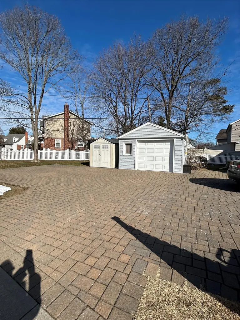 1096 Shelburne Drive Franklin Square NY 11010