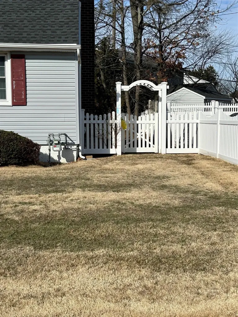 1096 Shelburne Drive Franklin Square NY 11010