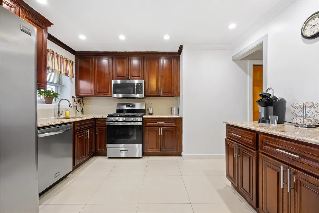 233 Swinton Avenue Bronx NY 10465