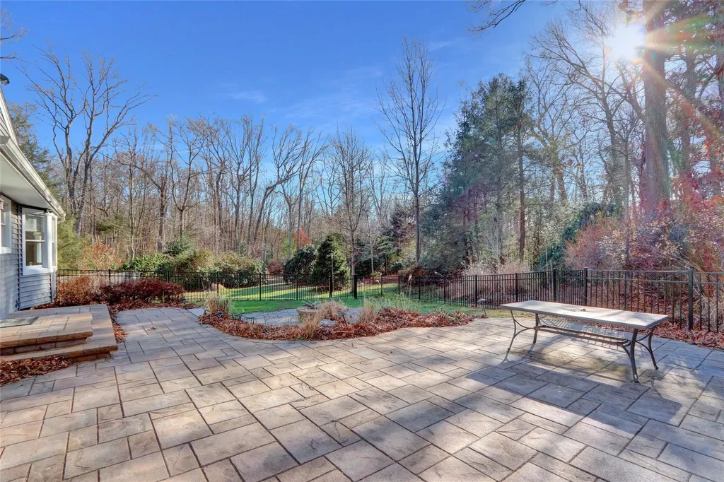 7 Fenimore Lane Huntington NY 11743