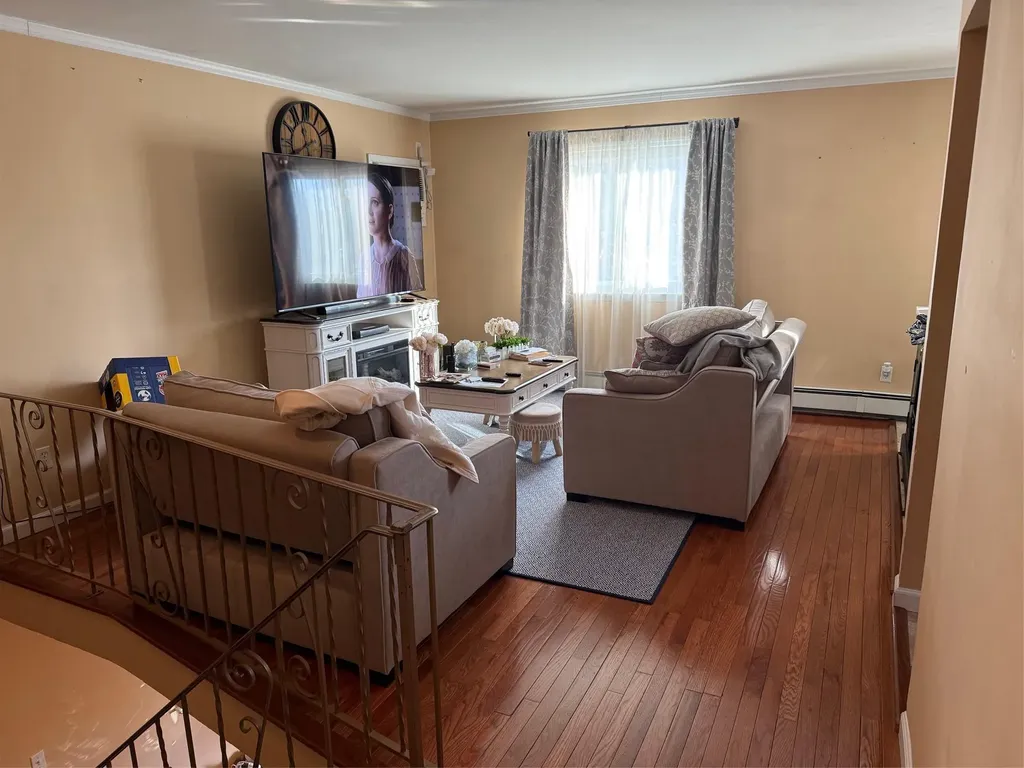 11 Robinson Drive Shirley NY 11967