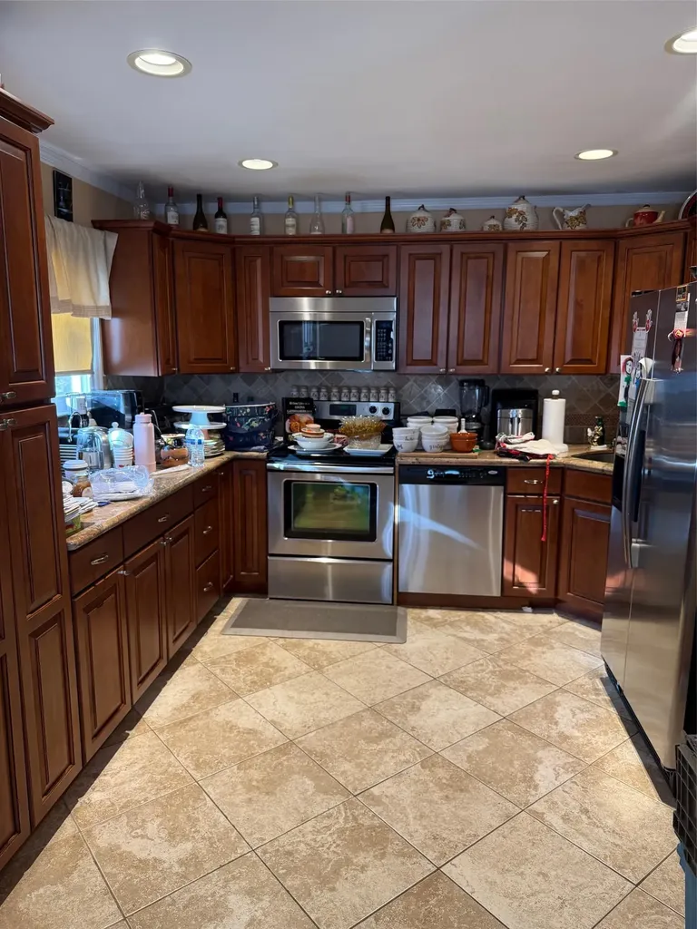 11 Robinson Drive Shirley NY 11967