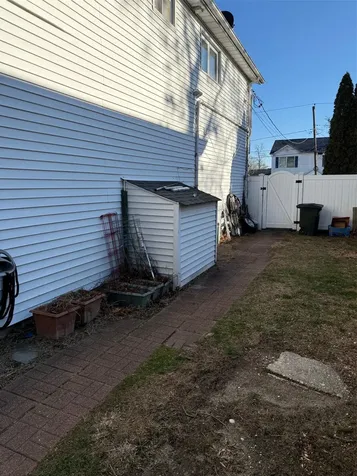 11 Robinson Drive Shirley NY 11967