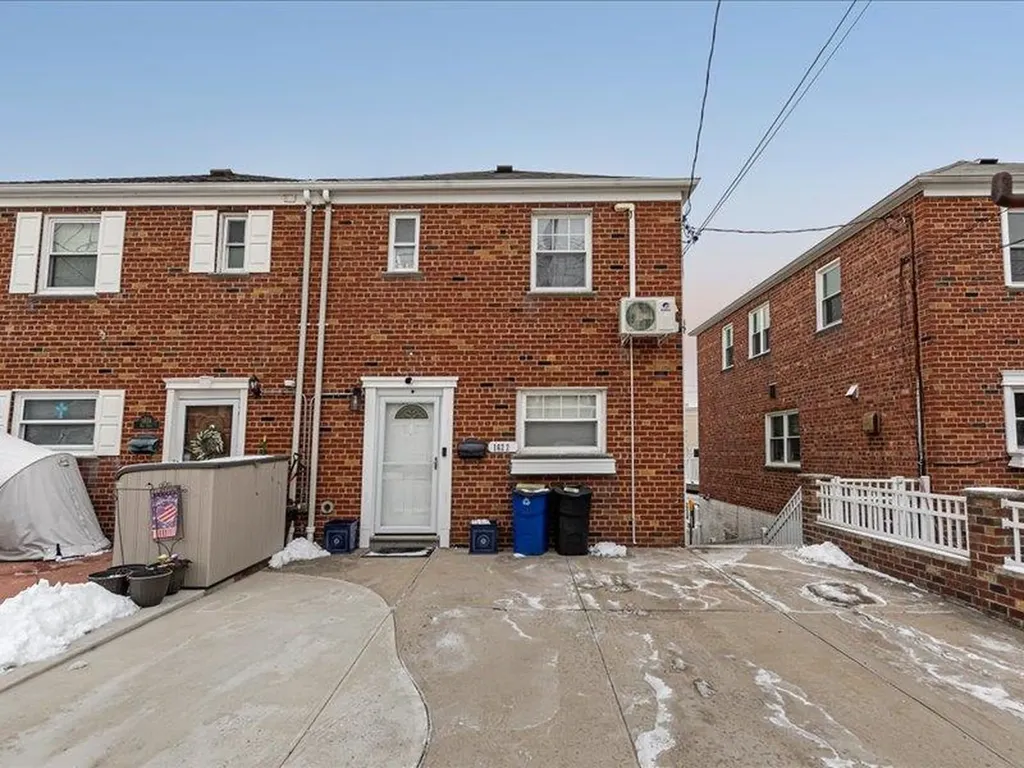 1622 Bayview Avenue Bronx NY 10465