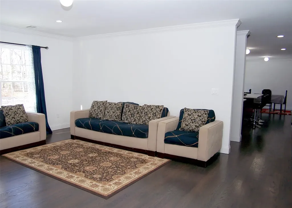 22 Maple Avenue Holbrook NY 11741