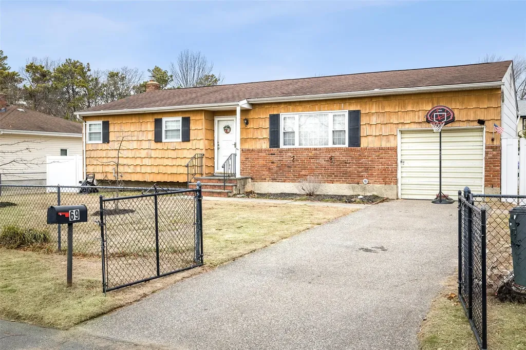 69 Walnut Road Babylon NY 11701