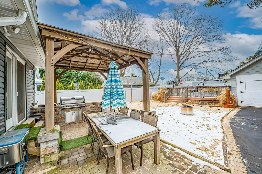 3553 Locust Avenue Wantagh NY 11793