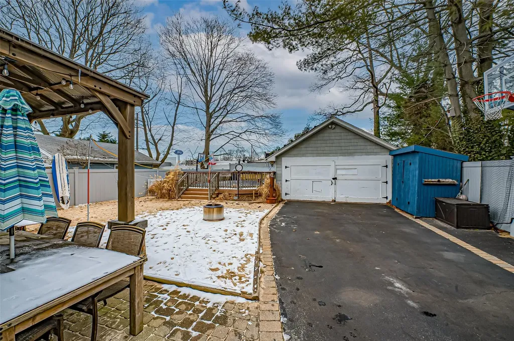 3553 Locust Avenue Wantagh NY 11793