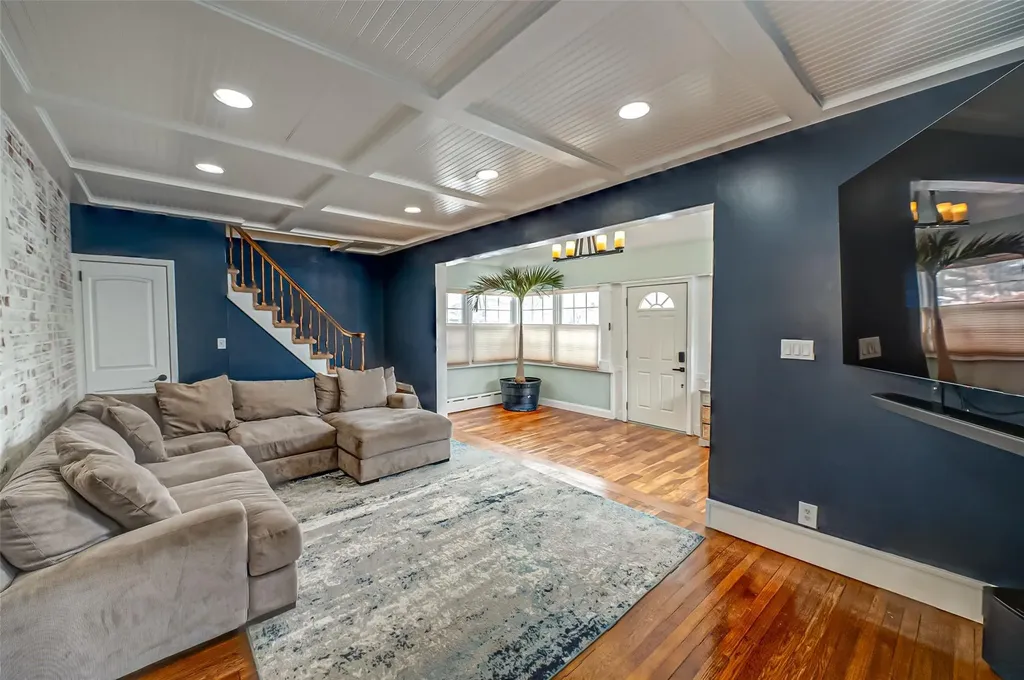 3553 Locust Avenue Wantagh NY 11793