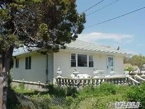 7 Argyle Drive Shirley NY 11967