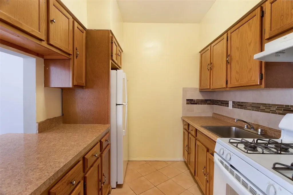 727 Lexington Avenue Brooklyn NY 11221