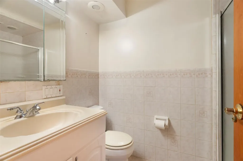727 Lexington Avenue Brooklyn NY 11221