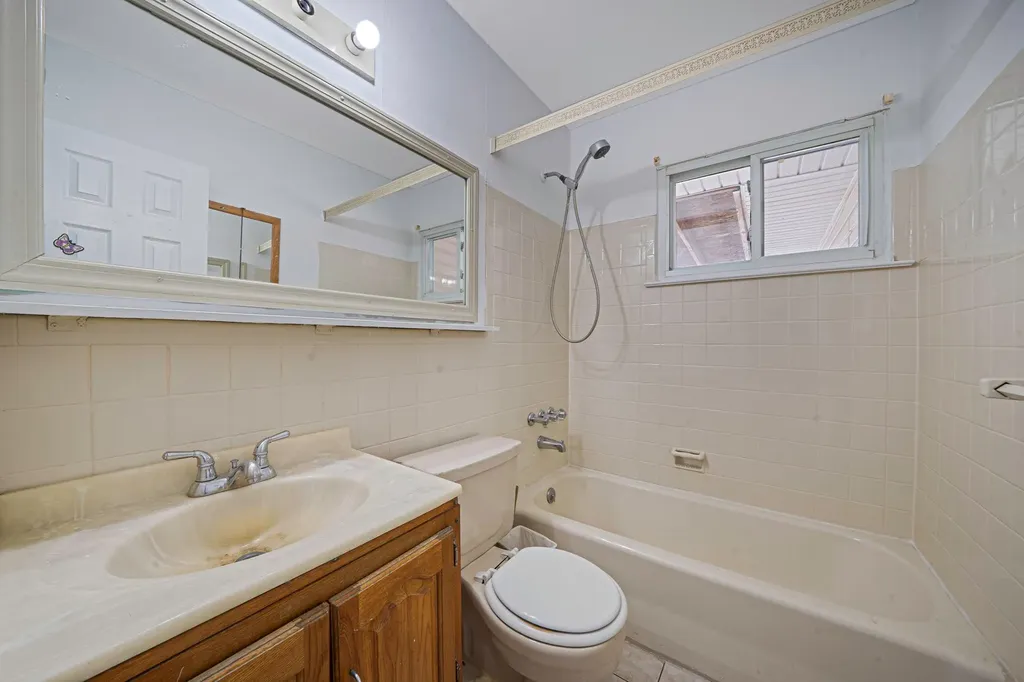 12 Stewart Street Bay Shore NY 11706