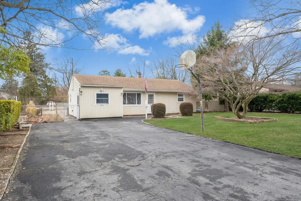 12 Stewart Street Bay Shore NY 11706